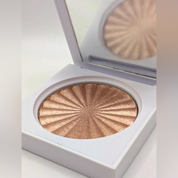 NEW! OFRA HIGHLIGHTER LIQUID-TO-BAKED FORMULA IN SHADE MILK & COOKIES FULL SIZE - Picture 2 of 9